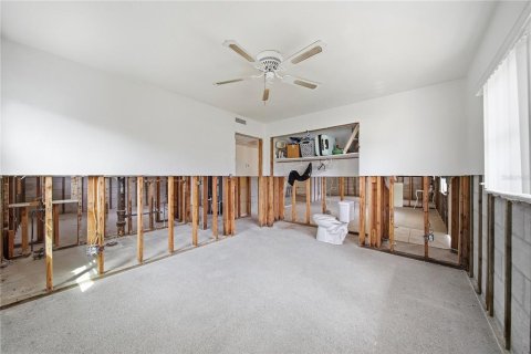 House in Saint Petersburg, Florida 2 bedrooms, 89.19 sq.m. № 2394457 - photo 12