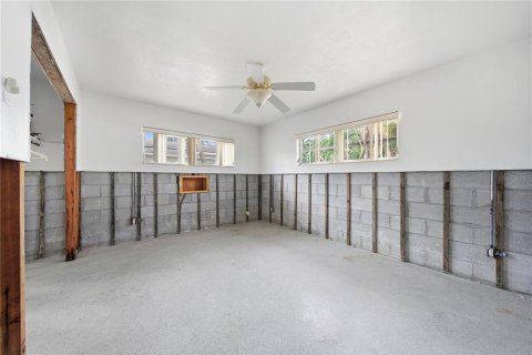House in Saint Petersburg, Florida 2 bedrooms, 89.19 sq.m. № 2394457 - photo 14