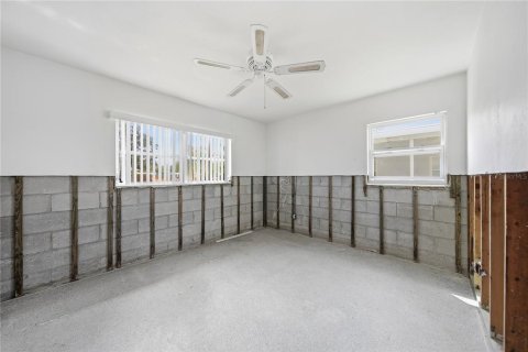 House in Saint Petersburg, Florida 2 bedrooms, 89.19 sq.m. № 2394457 - photo 11