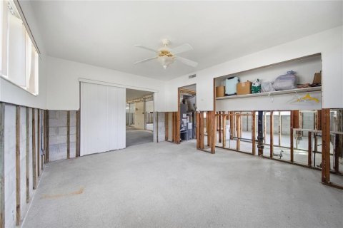 House in Saint Petersburg, Florida 2 bedrooms, 89.19 sq.m. № 2394457 - photo 15