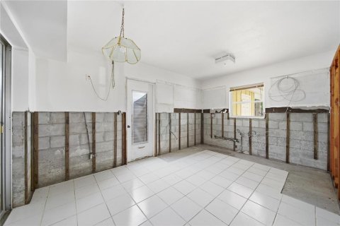 House in Saint Petersburg, Florida 2 bedrooms, 89.19 sq.m. № 2394457 - photo 9