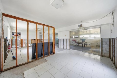 House in Saint Petersburg, Florida 2 bedrooms, 89.19 sq.m. № 2394457 - photo 10