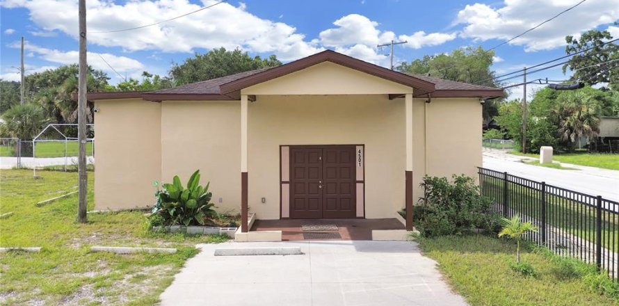 Immobilier commercial à Tampa, Floride 159.79 m2 № 2209574