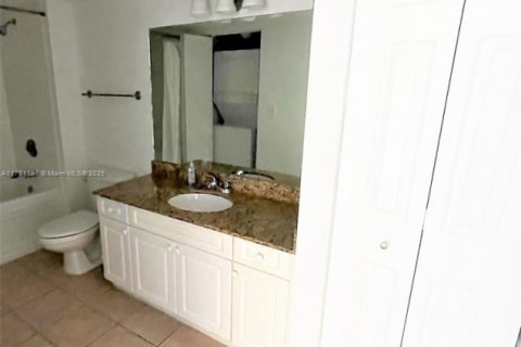 Condominio en venta en Fort Lauderdale, Florida, 1 dormitorio, 75.81 m2 № 1726791 - foto 17