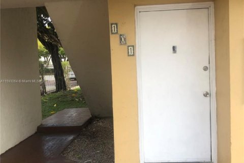 Copropriété à vendre à Miami, Floride: 2 chambres, 89.93 m2 № 1812195 - photo 1