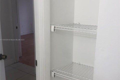 Copropriété à vendre à Miami, Floride: 2 chambres, 89.93 m2 № 1812195 - photo 13