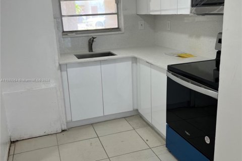 Copropriété à vendre à Miami, Floride: 2 chambres, 89.93 m2 № 1812195 - photo 4