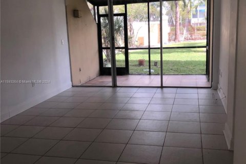 Copropriété à vendre à Miami, Floride: 2 chambres, 89.93 m2 № 1812195 - photo 3