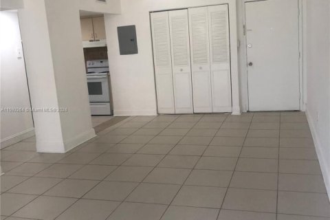 Copropriété à vendre à Miami, Floride: 2 chambres, 89.93 m2 № 1812195 - photo 2