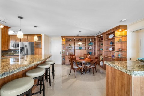 Купить кондоминиум в Хайленд-Бич, Флорида 6 комнат, 102.19м2, № 2176505 - фото 21