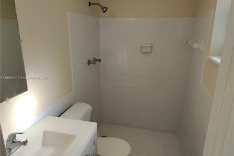 House in Lauderhill, Florida 4 bedrooms, 124.67 sq.m. № 1938597 - photo 21