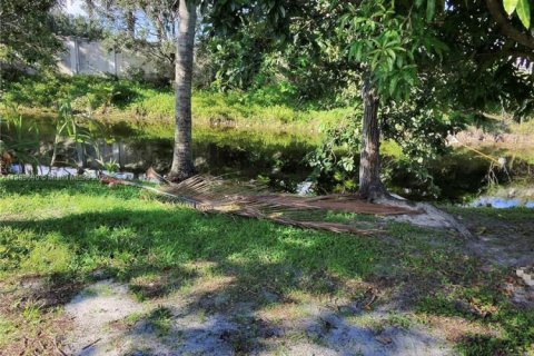 House in Lauderhill, Florida 4 bedrooms, 124.67 sq.m. № 1938597 - photo 28
