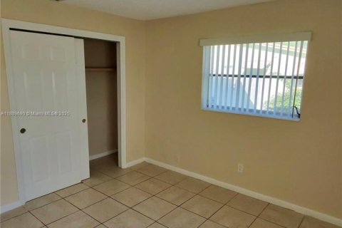 Снять в аренду виллу или дом в Лодерхилл, Флорида 4 спальни, 124.67м2, № 1938597 - фото 19