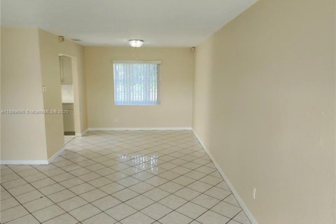 Снять в аренду виллу или дом в Лодерхилл, Флорида 4 спальни, 124.67м2, № 1938597 - фото 13