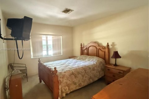 Casa en alquiler en Coral Gables, Florida, 3 dormitorios, 246.01 m2 № 1895722 - foto 4