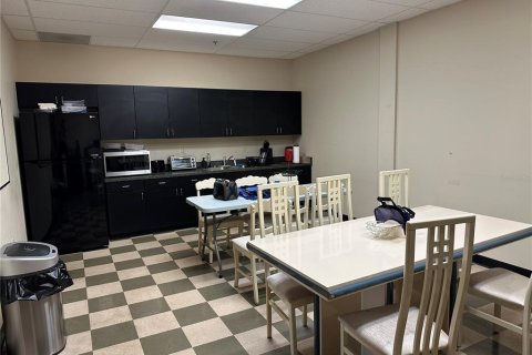 Propiedad comercial en alquiler en Tampa, Florida, 1146.04 m2 № 1815059 - foto 10