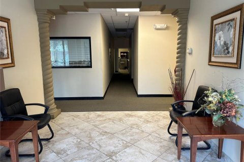 Propiedad comercial en alquiler en Tampa, Florida, 1146.04 m2 № 1815059 - foto 8