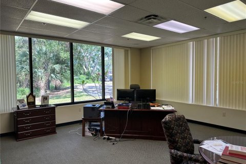 Propiedad comercial en alquiler en Tampa, Florida, 1146.04 m2 № 1815059 - foto 4