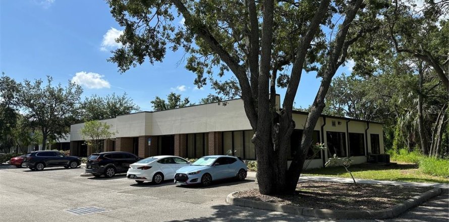 Immobilier commercial à Tampa, Floride 1146.04 m2 № 1815059