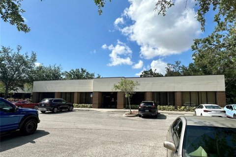 Propiedad comercial en alquiler en Tampa, Florida, 1146.04 m2 № 1815059 - foto 9