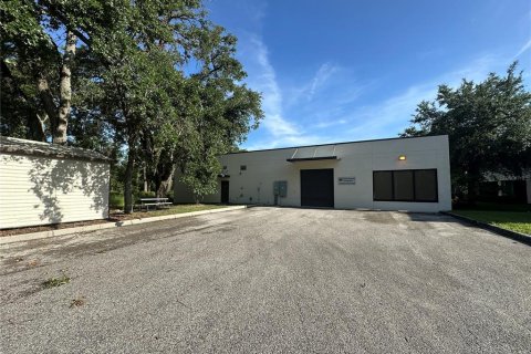 Propiedad comercial en alquiler en Tampa, Florida, 1146.04 m2 № 1815059 - foto 2