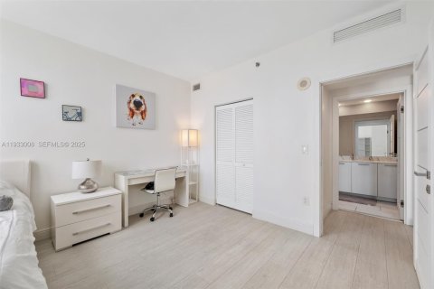 Condominio en alquiler en Miami, Florida, 2 dormitorios, 103.4 m2 № 1991075 - foto 25