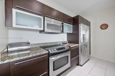 Condominio en alquiler en Miami, Florida, 2 dormitorios, 103.4 m2 № 1991075 - foto 6