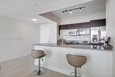 Condominio en alquiler en Miami, Florida, 2 dormitorios, 103.4 m2 № 1991075 - foto 10