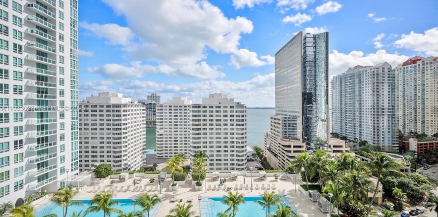 Condominio en Miami, Florida, 2 dormitorios  № 1991075