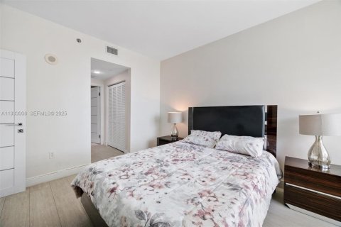 Condominio en alquiler en Miami, Florida, 2 dormitorios, 103.4 m2 № 1991075 - foto 17