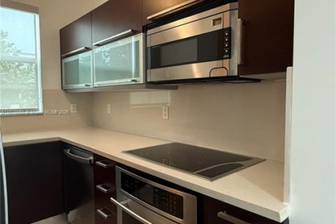 Condominio en alquiler en Miami Beach, Florida, 2 dormitorios, 97.64 m2 № 1922837 - foto 6