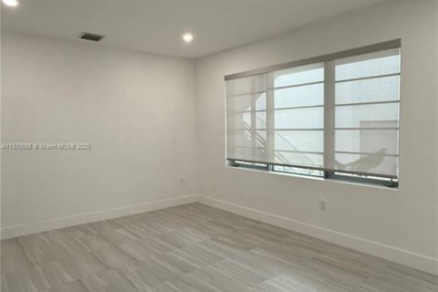 Condominio en alquiler en Miami Beach, Florida, 2 dormitorios, 97.64 m2 № 1922837 - foto 3