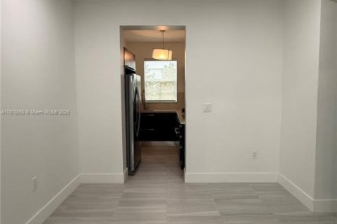 Condominio en alquiler en Miami Beach, Florida, 2 dormitorios, 97.64 m2 № 1922837 - foto 4