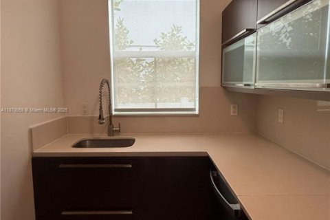 Condominio en alquiler en Miami Beach, Florida, 2 dormitorios, 97.64 m2 № 1922837 - foto 9