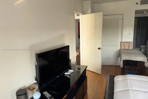 Condominio en venta en North Miami, Florida, 1 dormitorio, 72.65 m2 № 1812278 - foto 14