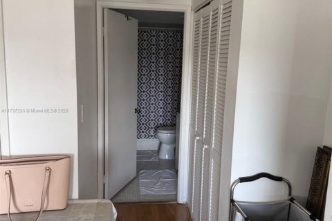 Condominio en venta en North Miami, Florida, 1 dormitorio, 72.65 m2 № 1812278 - foto 8