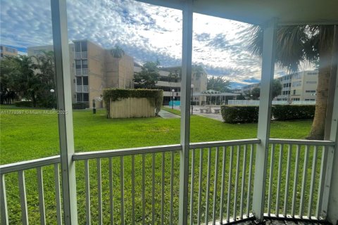 Condo in Miami, Florida, 1 bedroom  № 1689435 - photo 20
