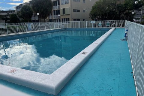 Condo in Miami, Florida, 1 bedroom  № 1689435 - photo 22