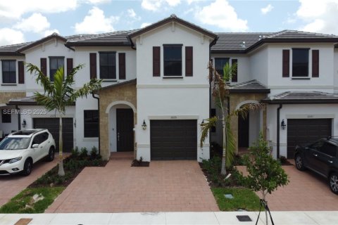 Купить таунхаус в Хайалиа, Флорида 4 спальни, 177.81м2, № 1988233 - фото 1
