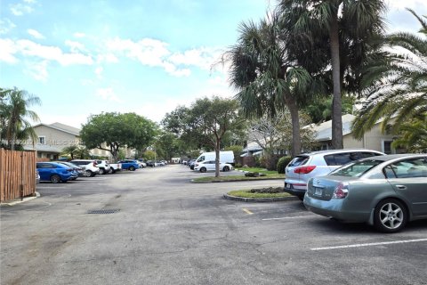 Villa ou maison à vendre à Coconut Creek, Floride: 2 chambres, 102.1 m2 № 2001753 - photo 4