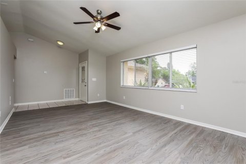 Casa en alquiler en Deltona, Florida, 3 dormitorios, 128.39 m2 № 1910185 - foto 2