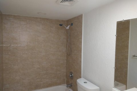 Copropriété à vendre à Miami Gardens, Floride: 2 chambres, 107.95 m2 № 2034868 - photo 7