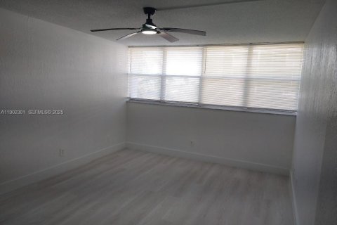 Copropriété à vendre à Miami Gardens, Floride: 2 chambres, 107.95 m2 № 2034868 - photo 8