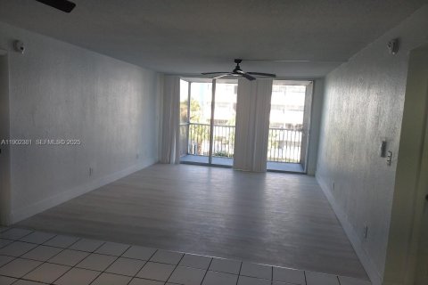 Copropriété à vendre à Miami Gardens, Floride: 2 chambres, 107.95 m2 № 2034868 - photo 2