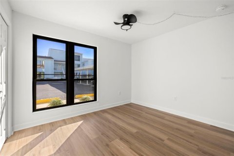 Condo in Indian Rocks Beach, Florida, 2 bedrooms № 2100358 - photo 22