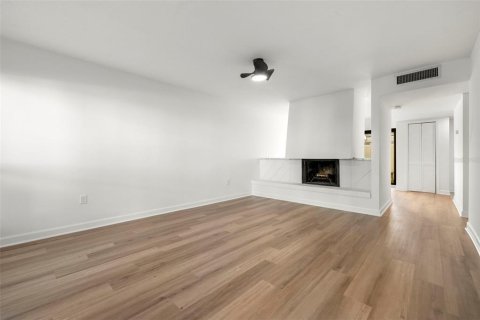 Condo in Indian Rocks Beach, Florida, 2 bedrooms № 2100358 - photo 13