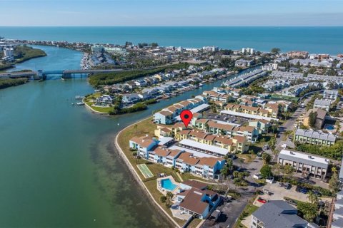 Condo in Indian Rocks Beach, Florida, 2 bedrooms № 2100358