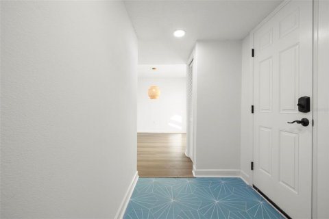 Condo in Indian Rocks Beach, Florida, 2 bedrooms № 2100358 - photo 7