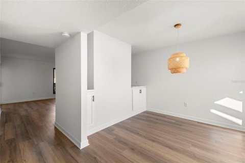 Condo in Indian Rocks Beach, Florida, 2 bedrooms № 2100358 - photo 10