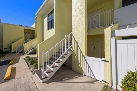 Condo in Indian Rocks Beach, Florida, 2 bedrooms № 2100358 - photo 2